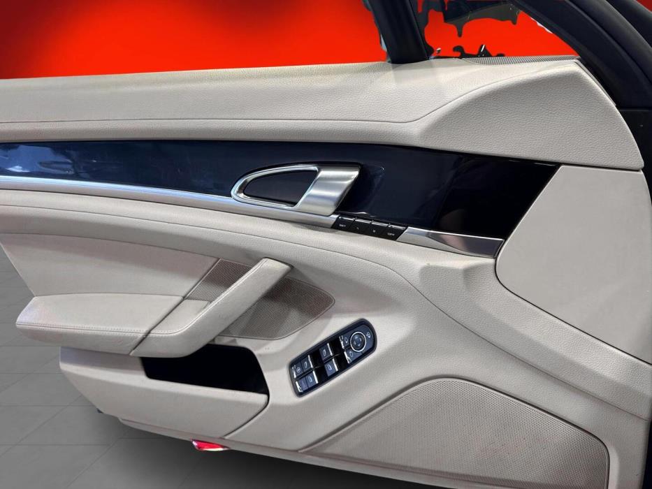 PORSCHE PANAMERA 4 2012