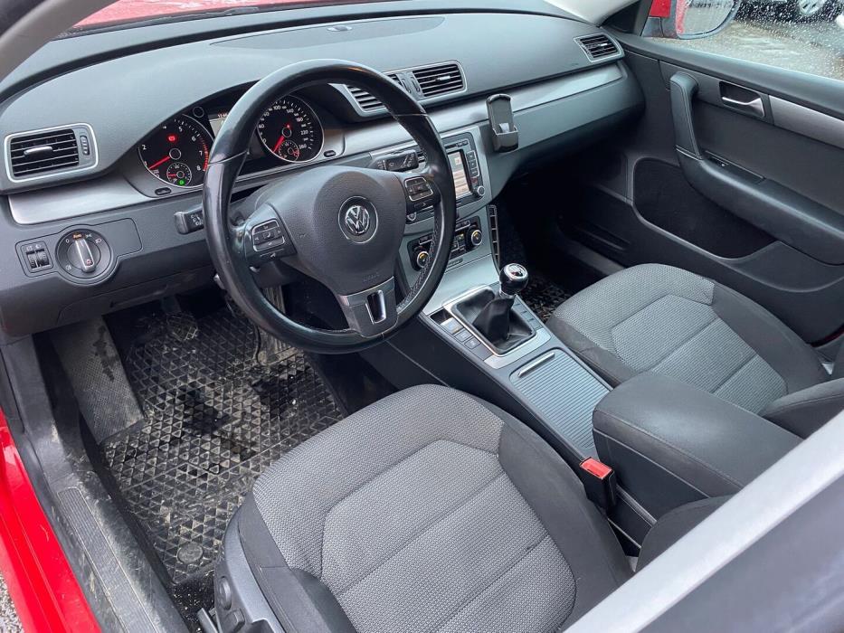 VOLKSWAGEN Passat 2011