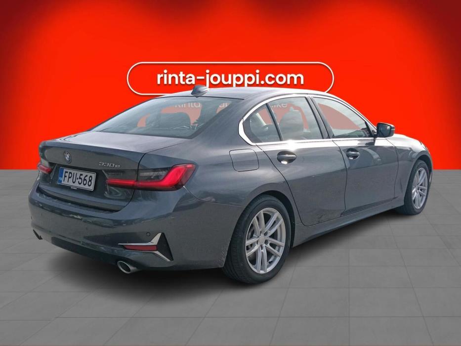 BMW 330 2022