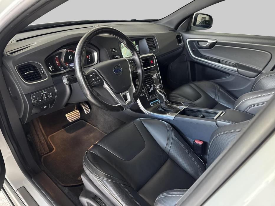 VOLVO V60 2015