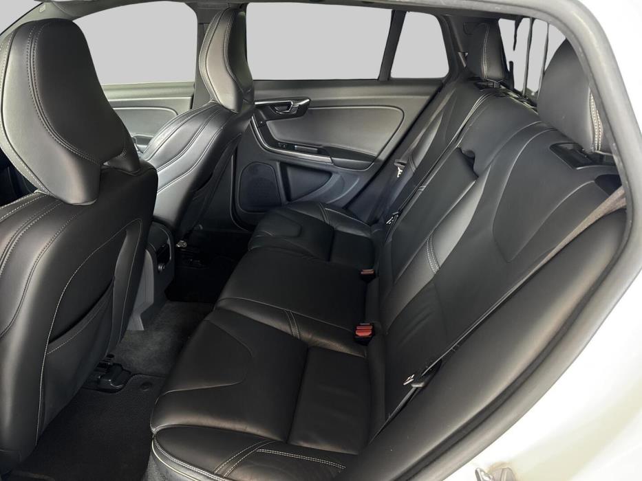 VOLVO V60 2015