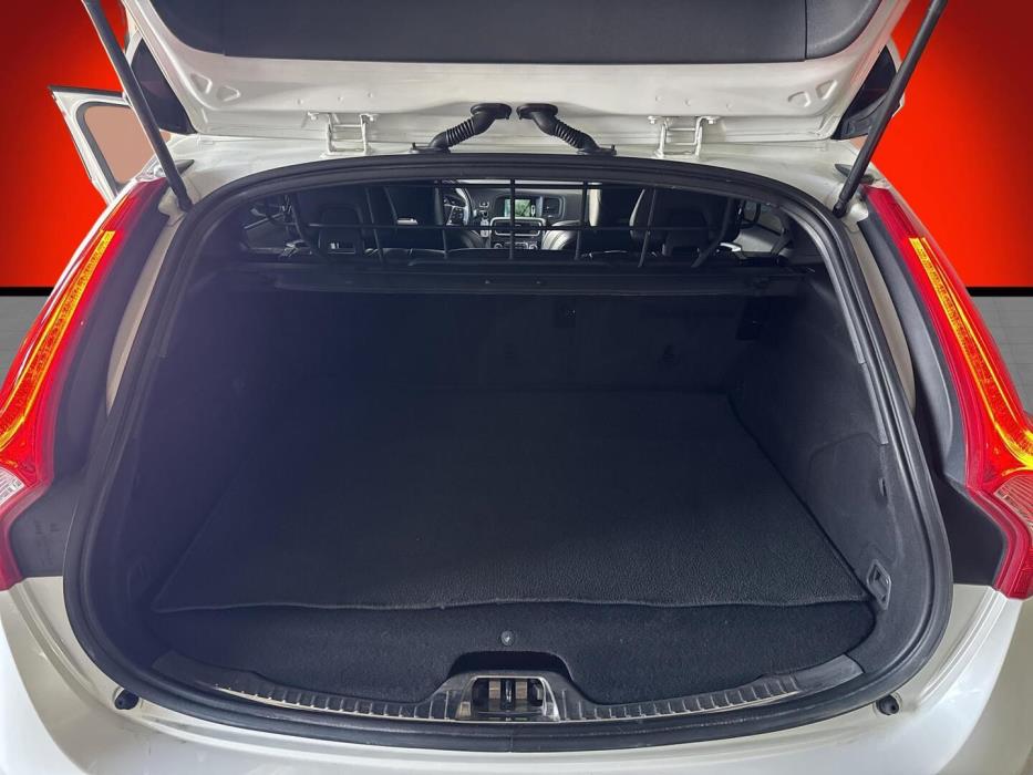VOLVO V60 2015