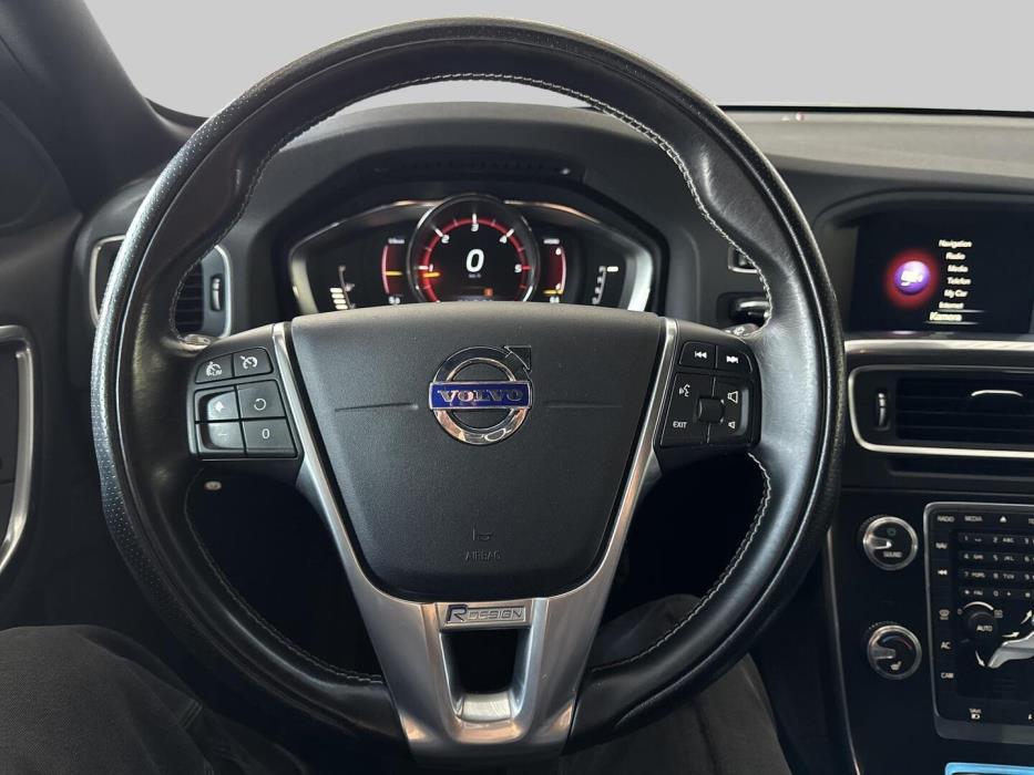 VOLVO V60 2015