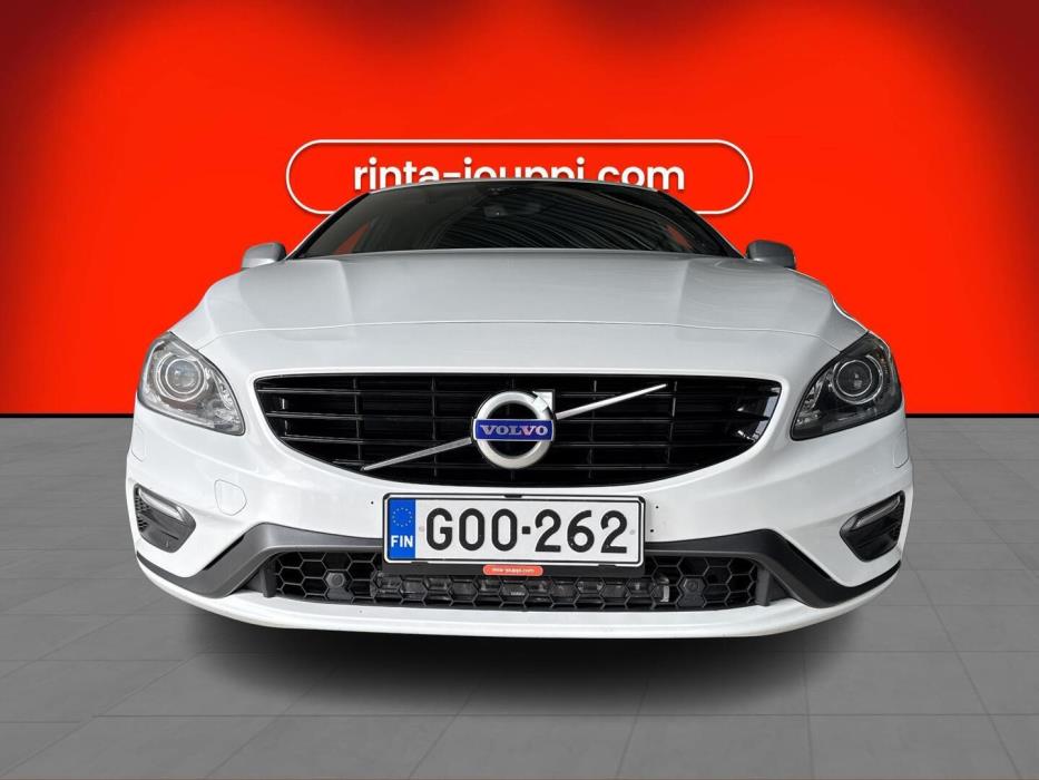 VOLVO V60 2015
