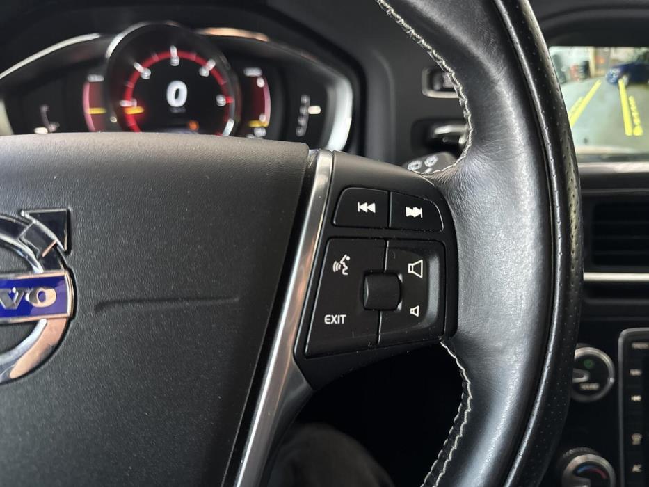 VOLVO V60 2015