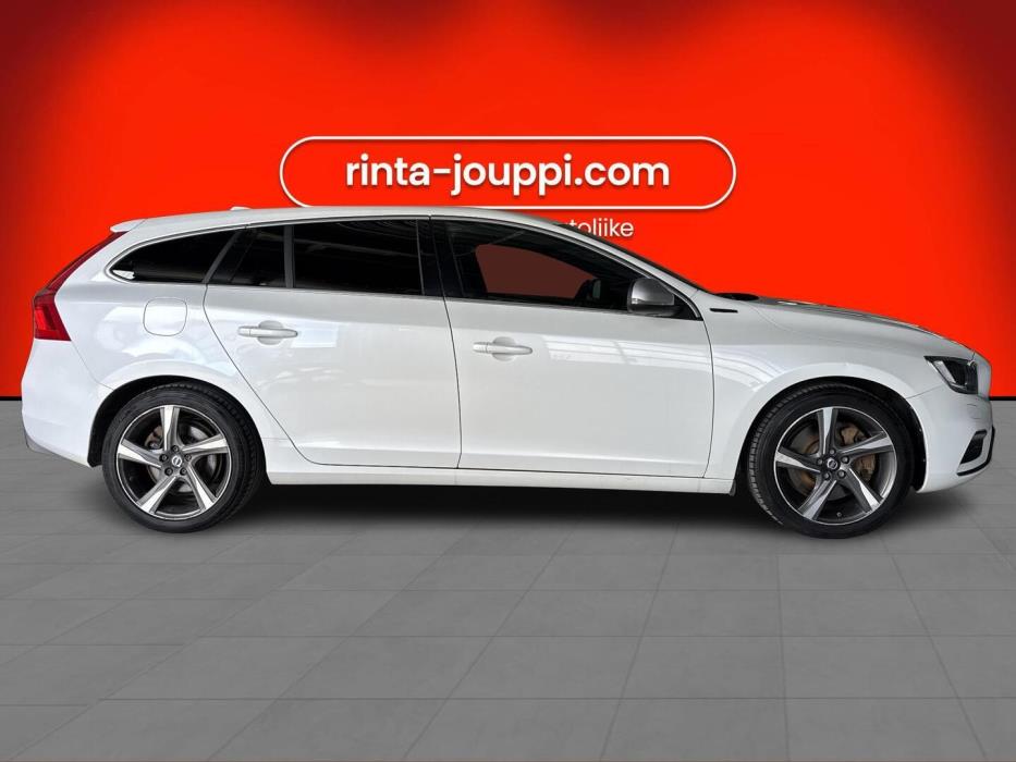 VOLVO V60 2015