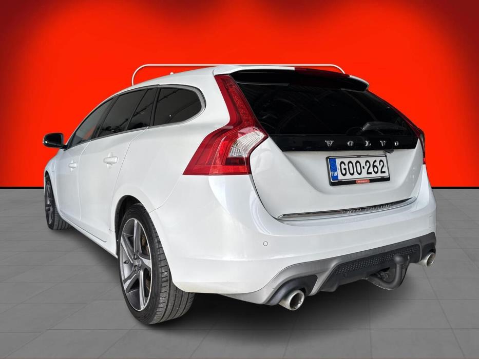 VOLVO V60 2015