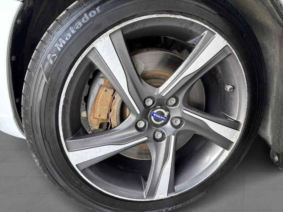 VOLVO V60 2015
