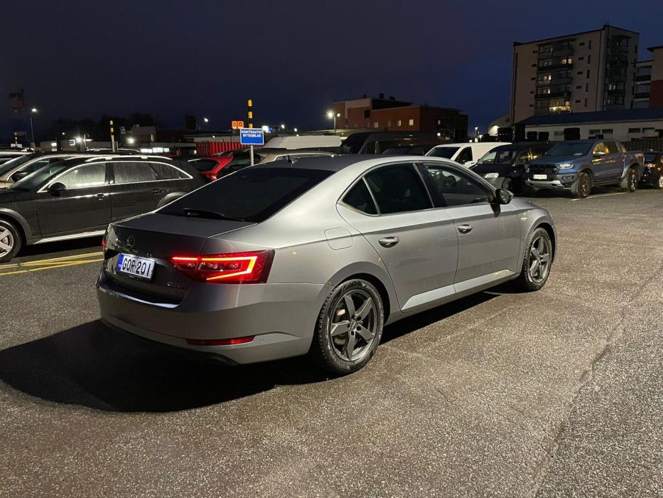 SKODA Superb 2016