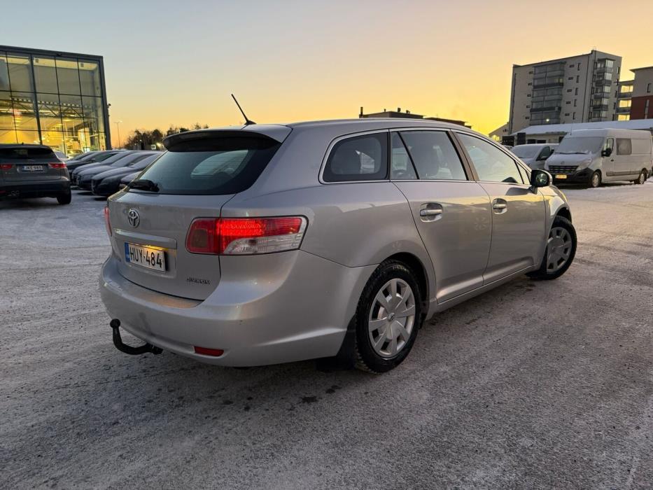 TOYOTA Avensis 2011