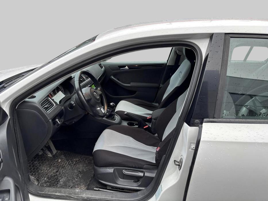 VOLKSWAGEN Jetta 2012