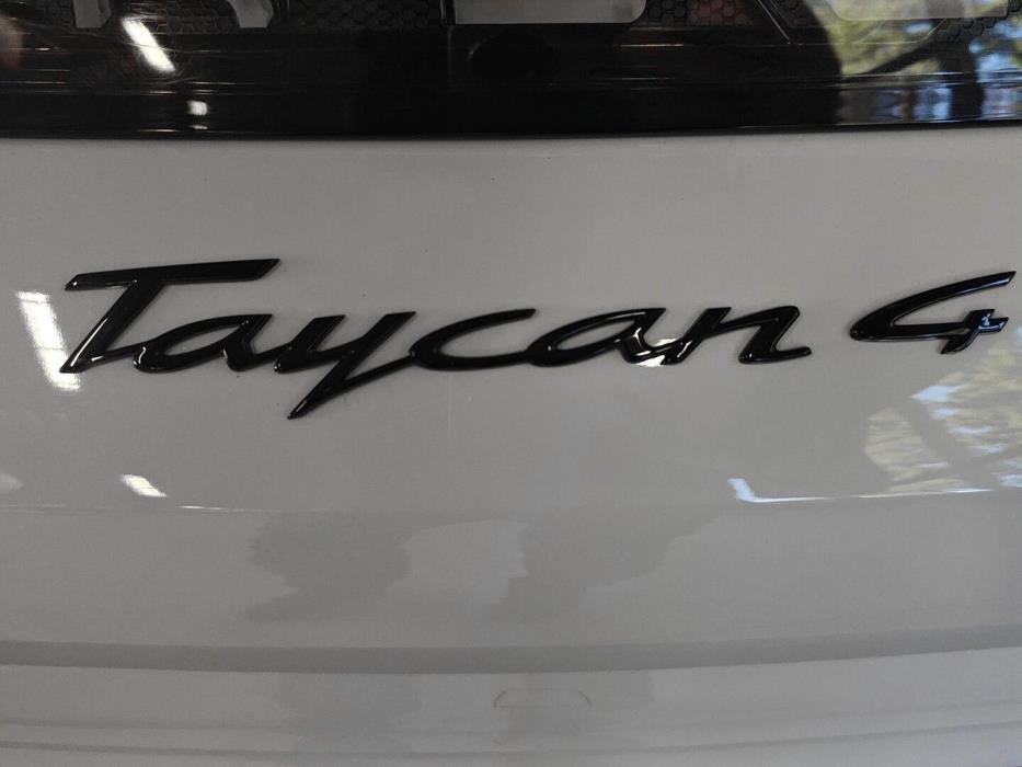 PORSCHE TAYCAN 2022