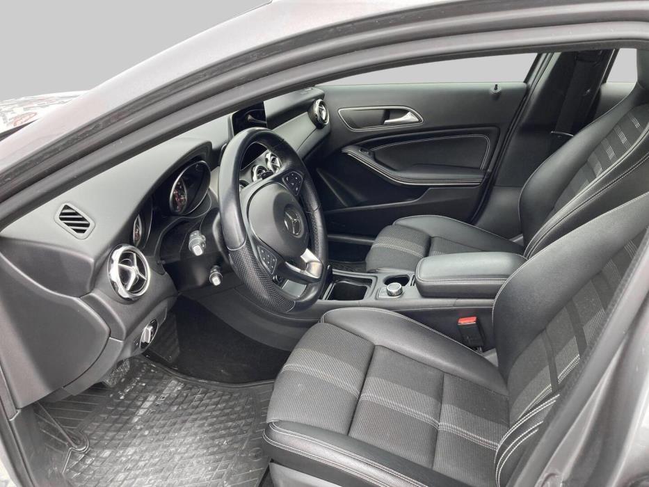MERCEDES-BENZ GLA 2020