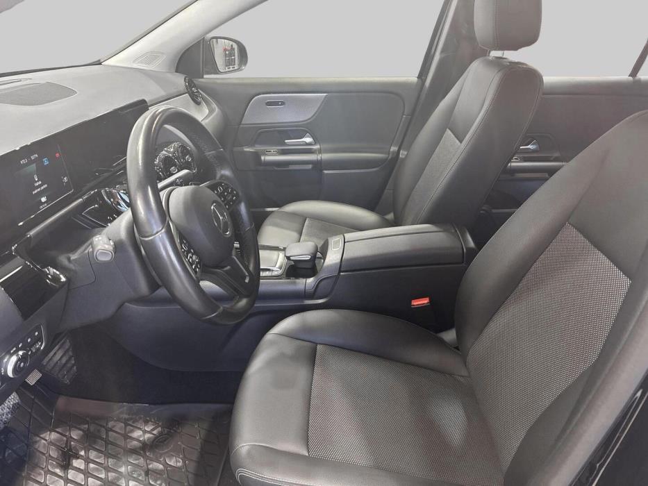 MERCEDES-BENZ GLA 2021