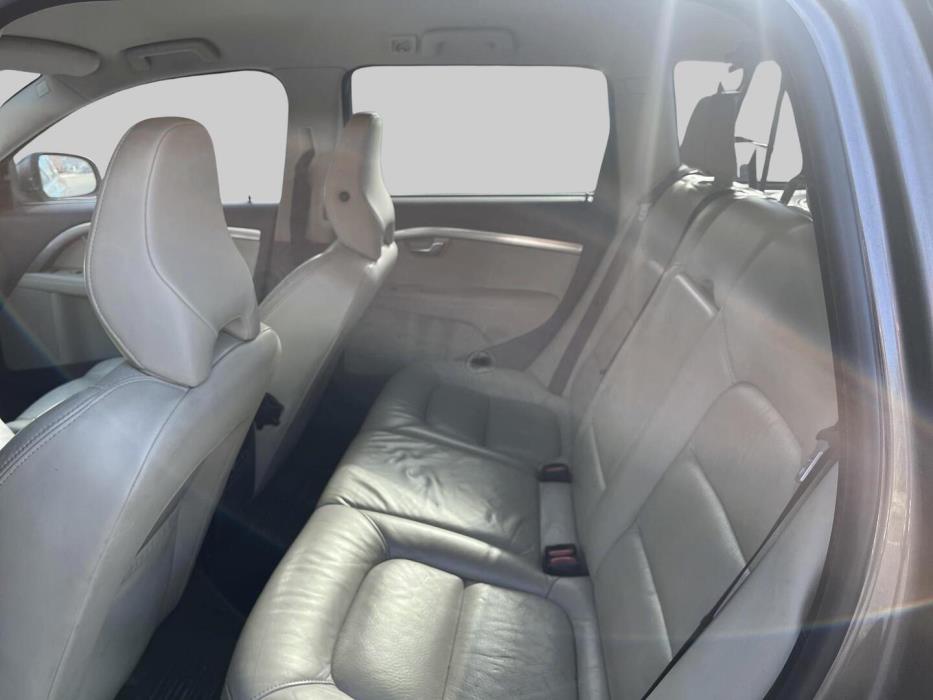 VOLVO V70 2011
