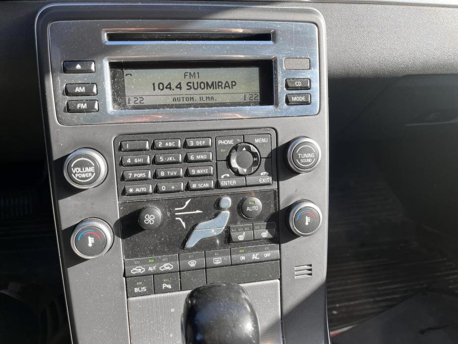 VOLVO V70 2011