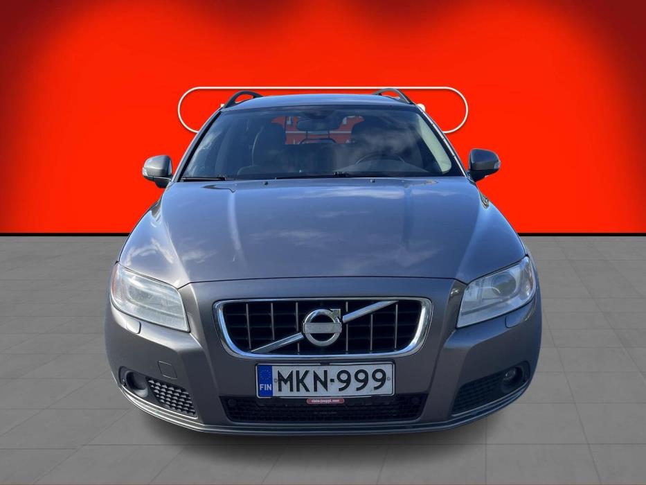 VOLVO V70 2011