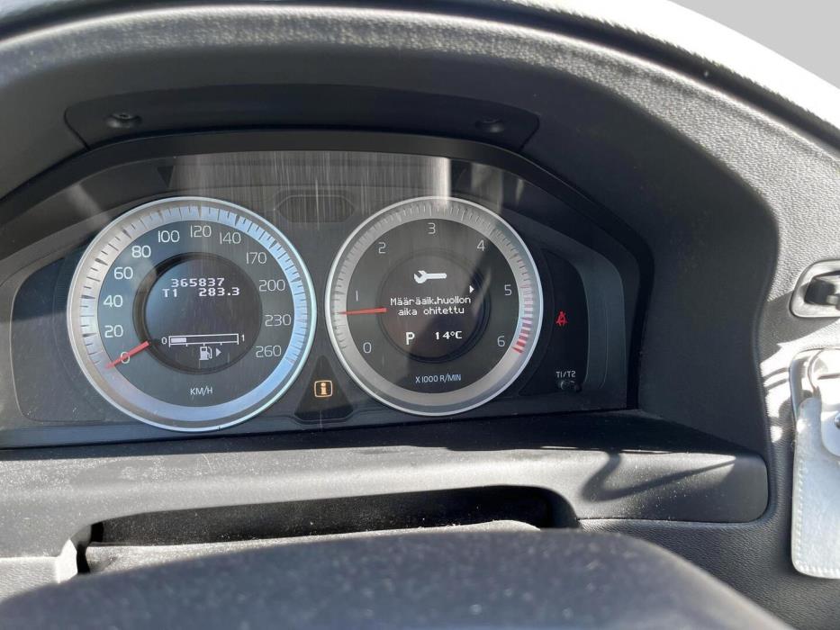 VOLVO V70 2011