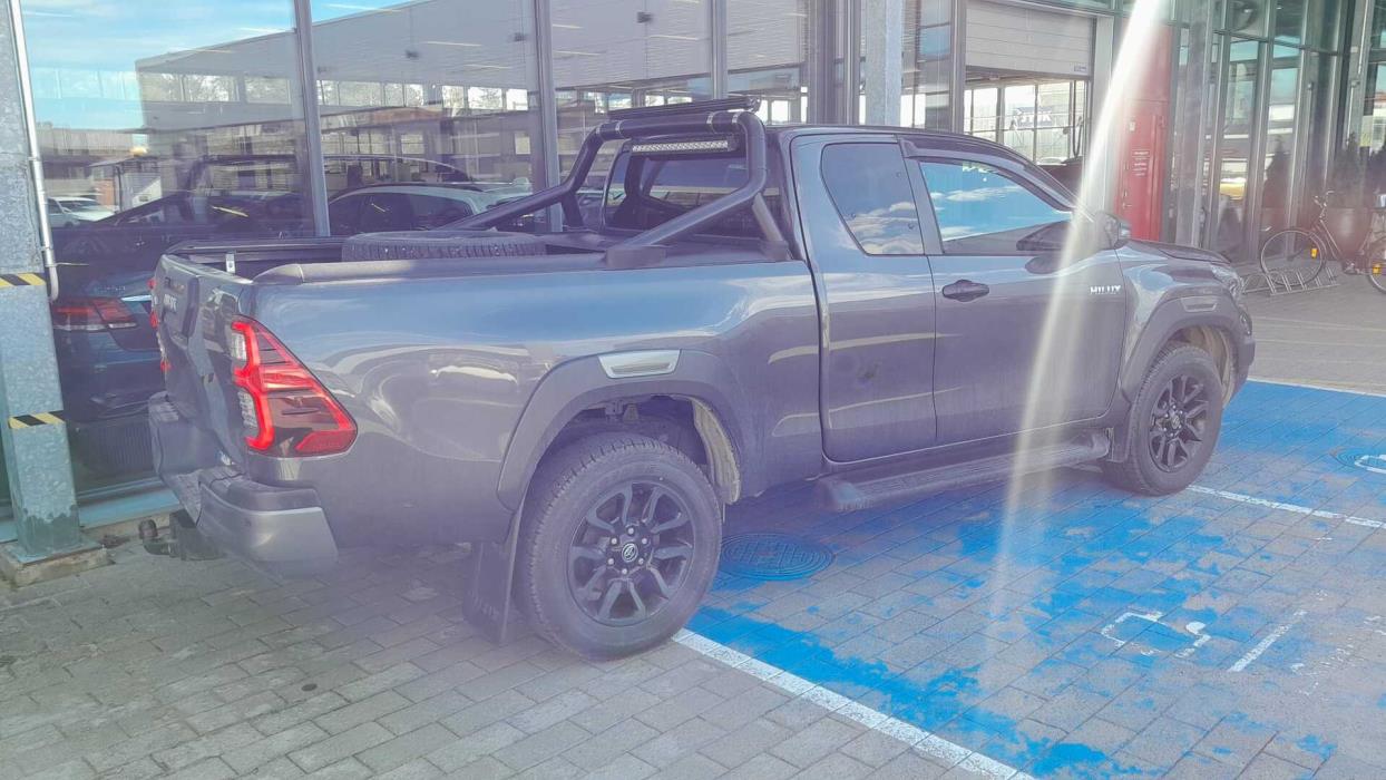 TOYOTA Hilux 2023