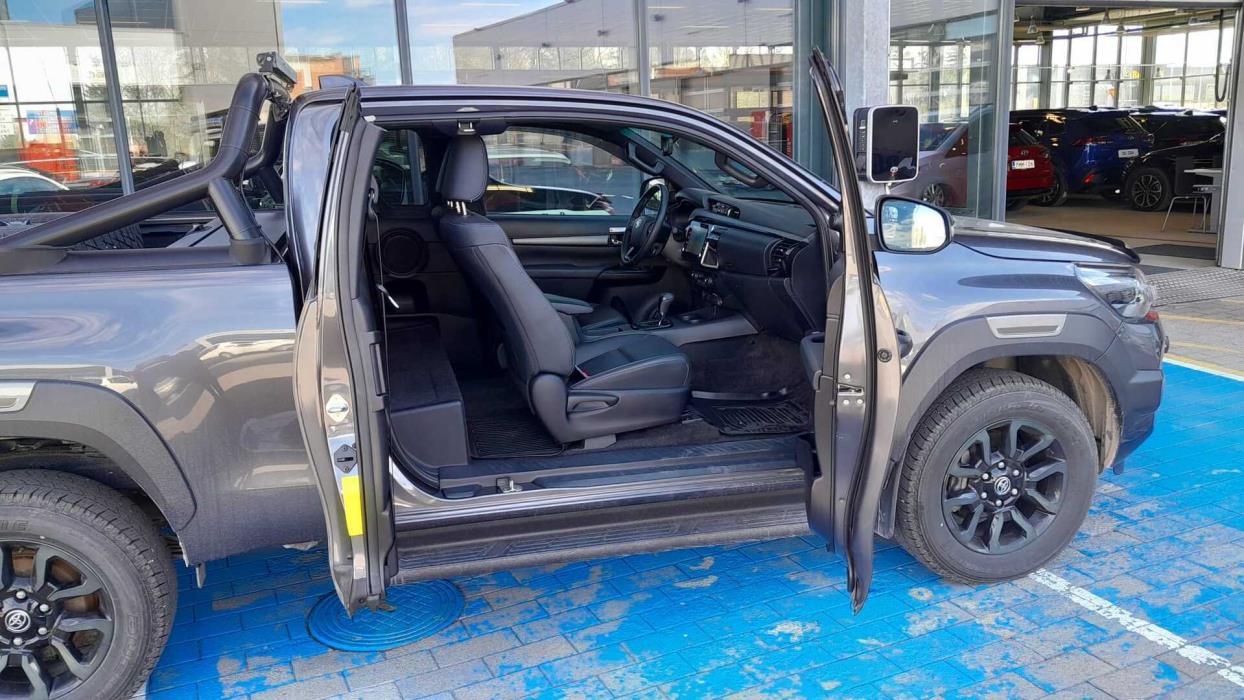 TOYOTA Hilux 2023
