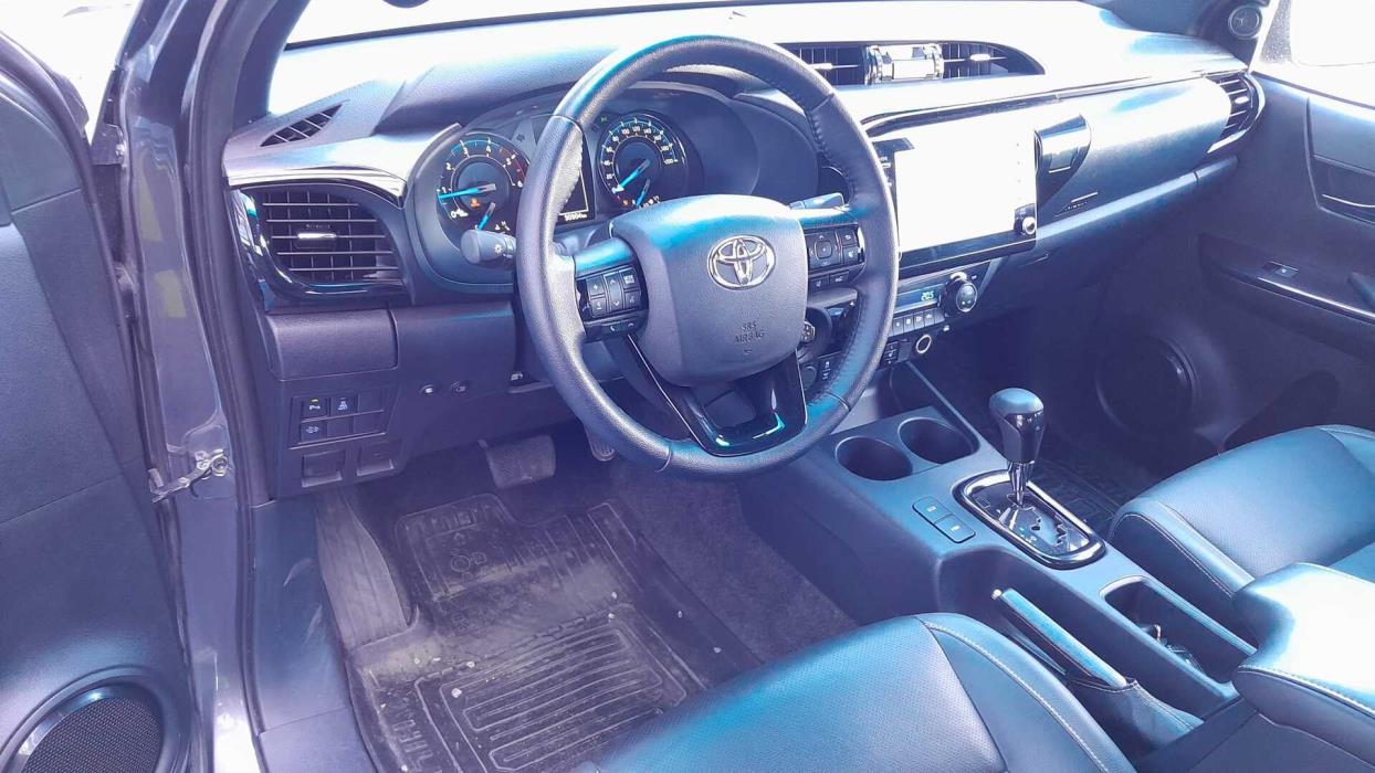 TOYOTA Hilux 2023
