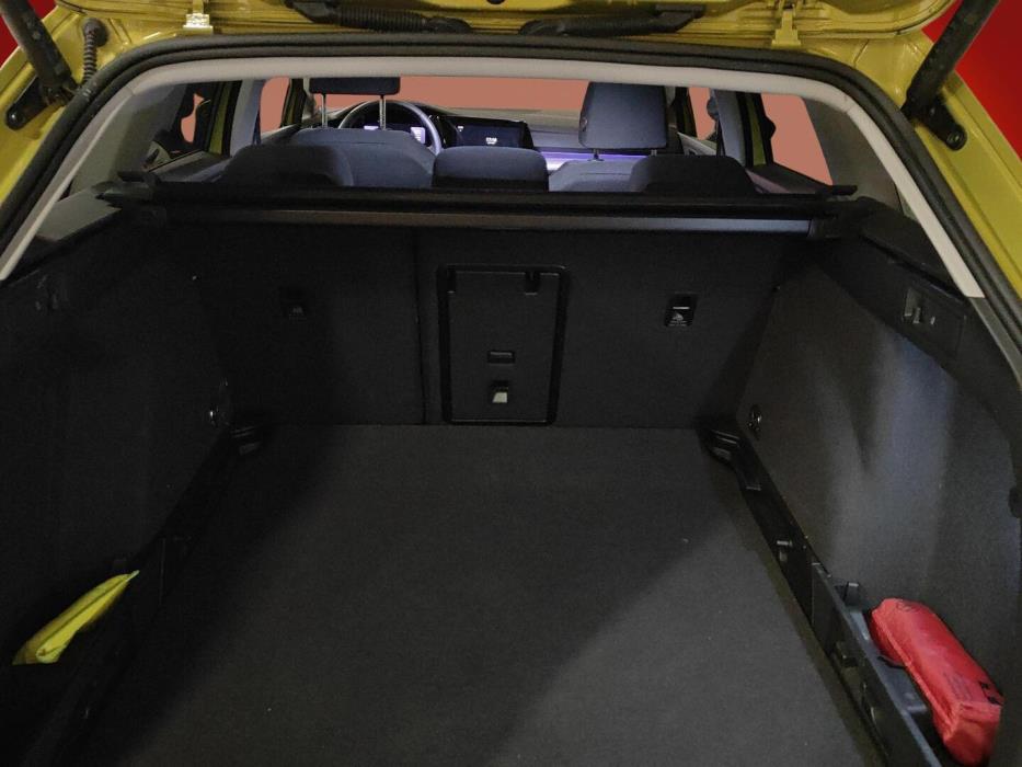 VOLKSWAGEN Golf 2024