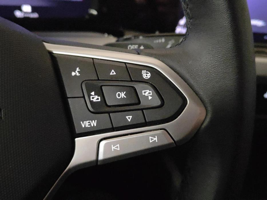 VOLKSWAGEN Golf 2024