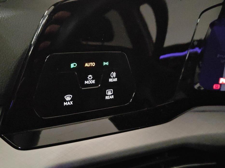 VOLKSWAGEN Golf 2024