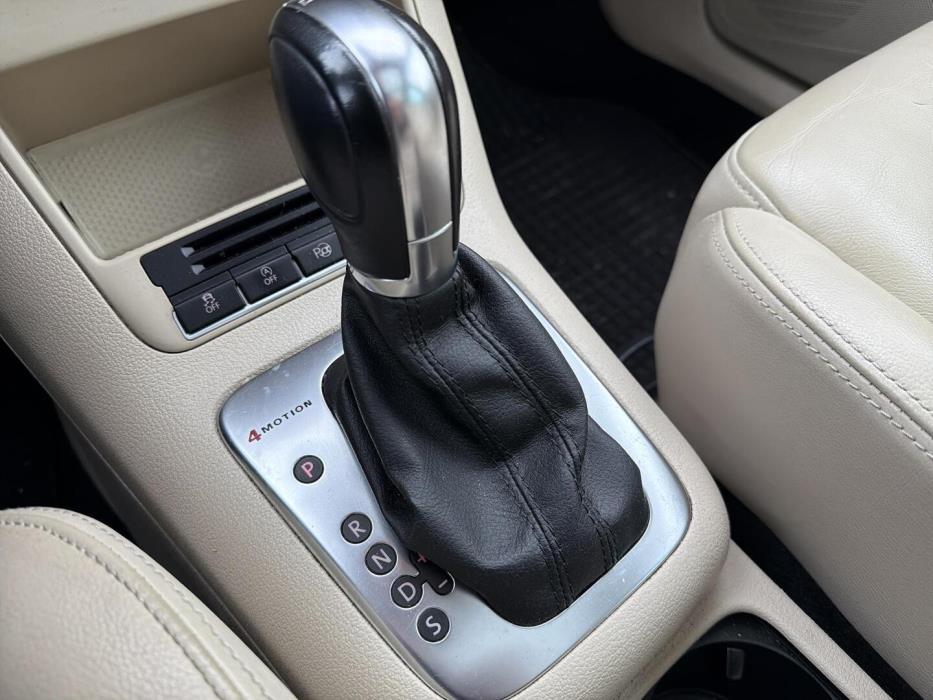VOLKSWAGEN TIGUAN 2012