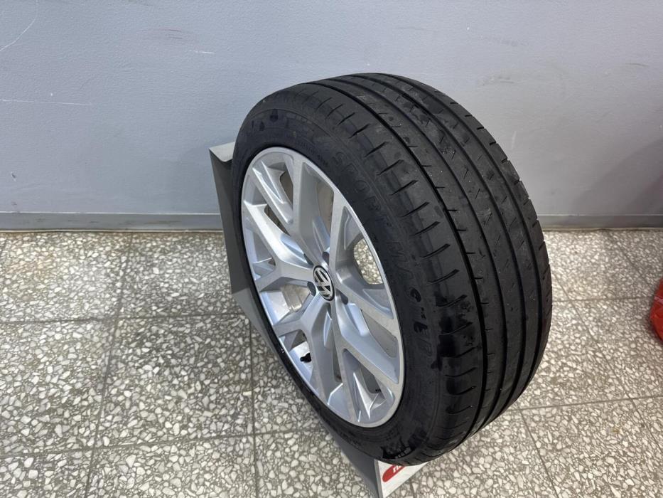 VOLKSWAGEN Passat 2012