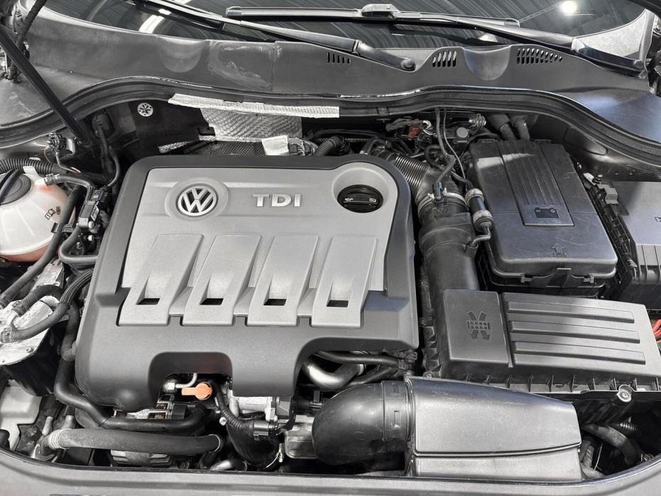VOLKSWAGEN Passat 2012