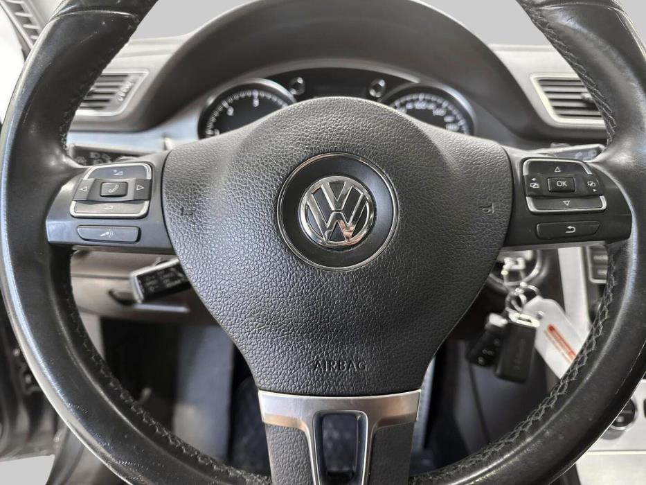 VOLKSWAGEN Passat 2012