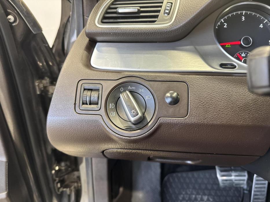 VOLKSWAGEN Passat 2012