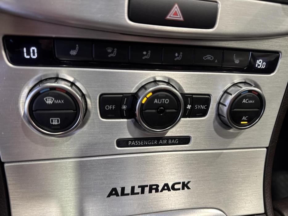 VOLKSWAGEN Passat 2012