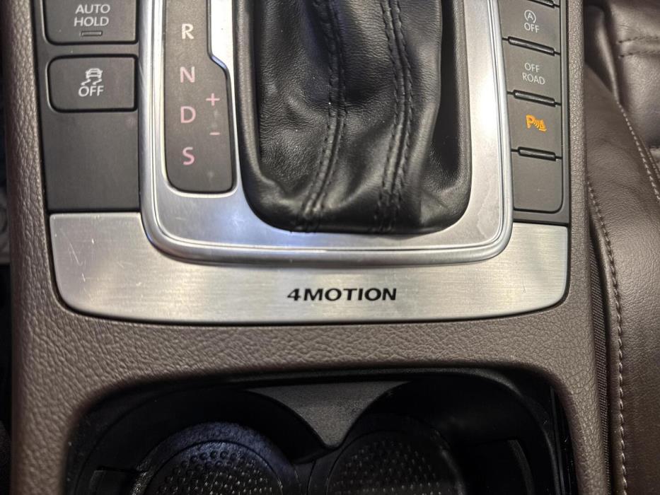 VOLKSWAGEN Passat 2012