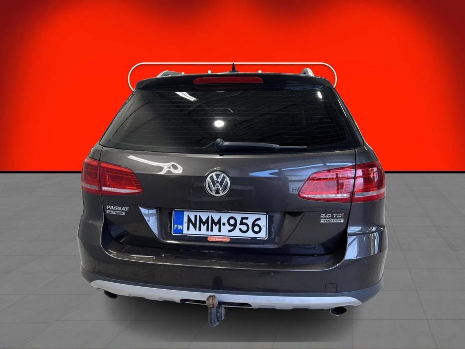 VOLKSWAGEN Passat 2012