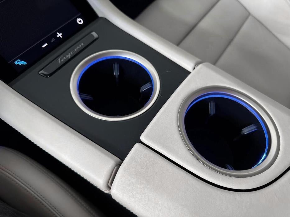 PORSCHE Taycan 2020