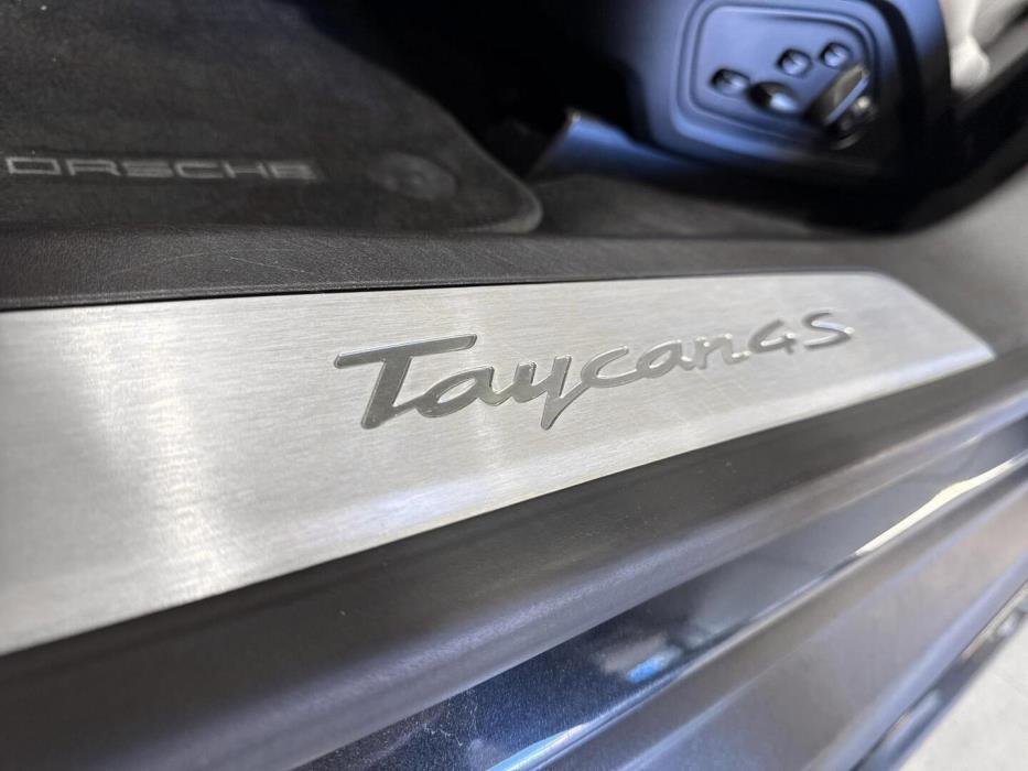 PORSCHE Taycan 2020