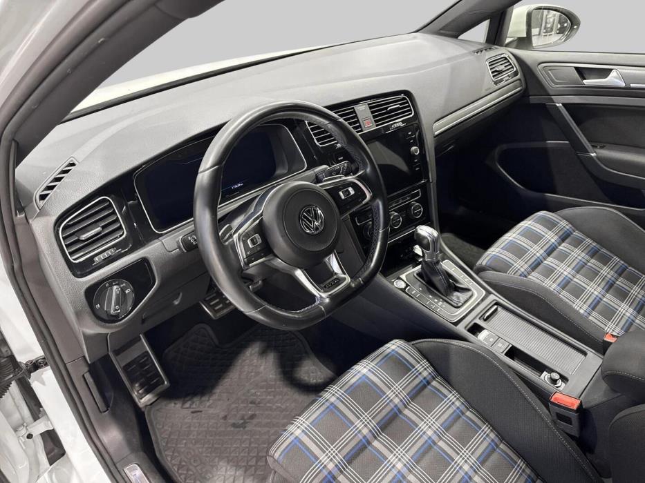 VOLKSWAGEN Golf 2018
