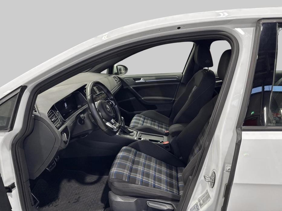 VOLKSWAGEN Golf 2018