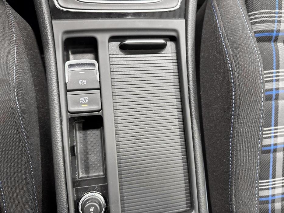 VOLKSWAGEN Golf 2018