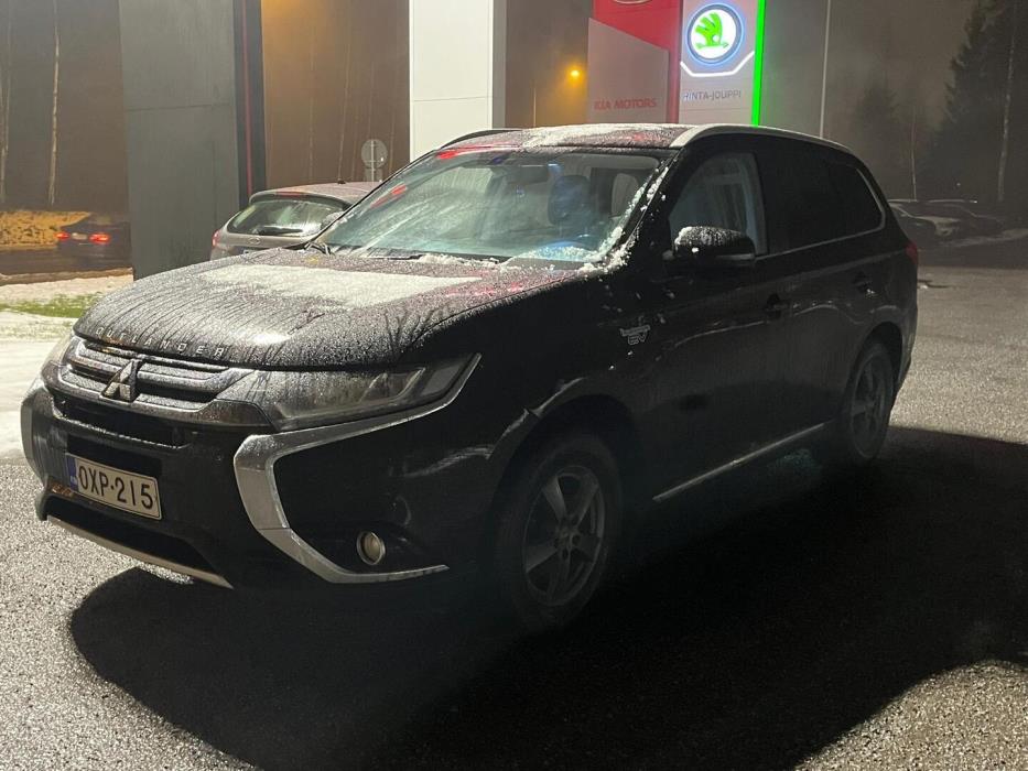MITSUBISHI Outlander PHEV 2015