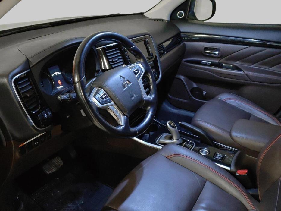 MITSUBISHI Outlander PHEV 2016