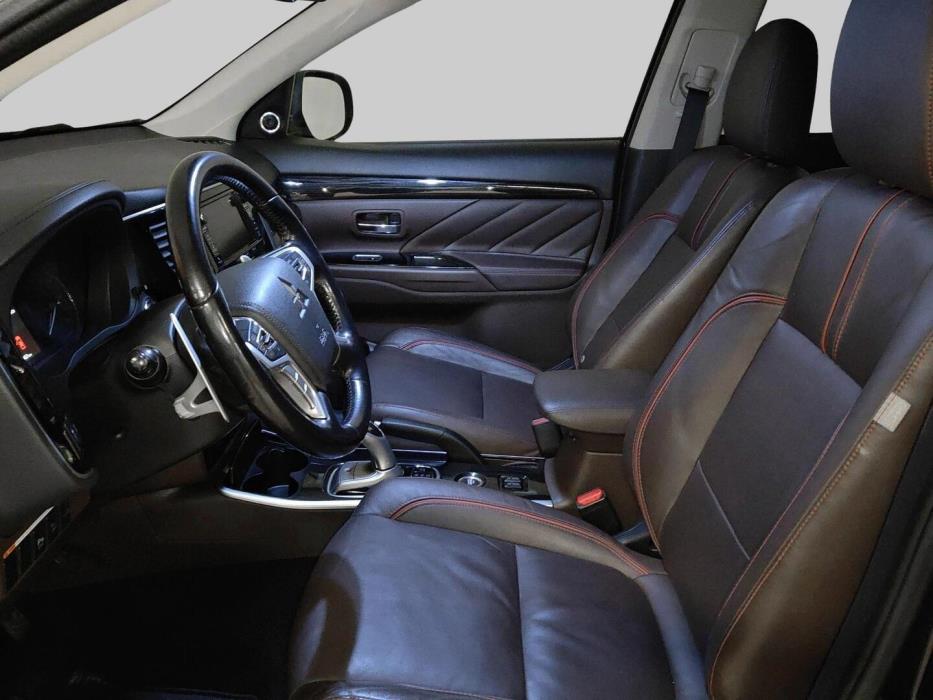 MITSUBISHI Outlander PHEV 2016