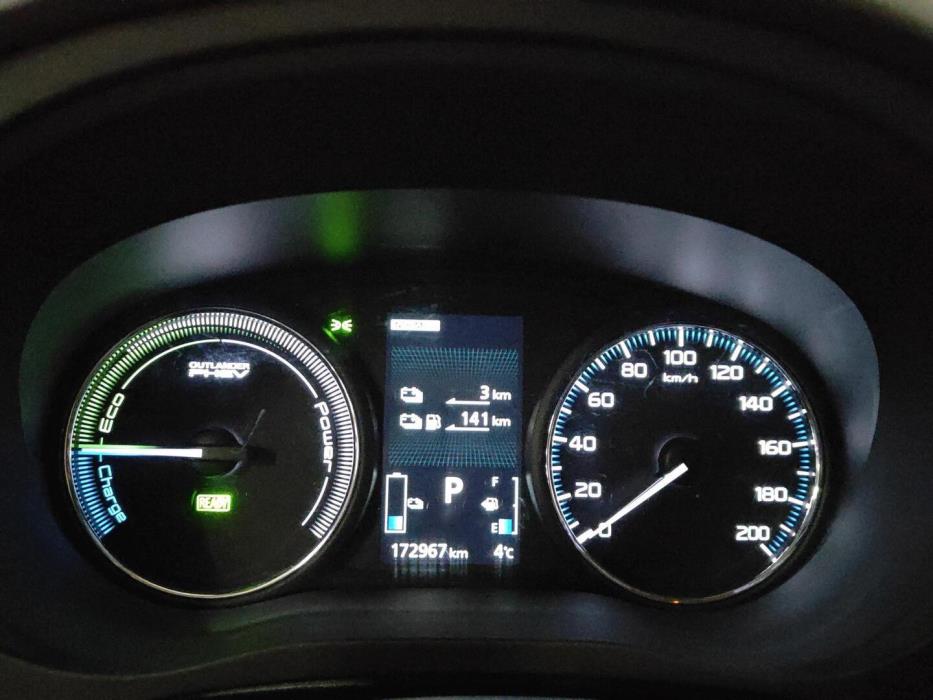 MITSUBISHI Outlander PHEV 2016