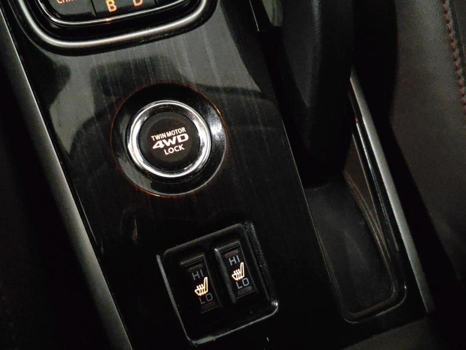 MITSUBISHI Outlander PHEV 2016