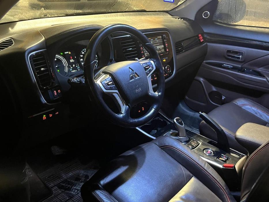 MITSUBISHI Outlander PHEV 2015