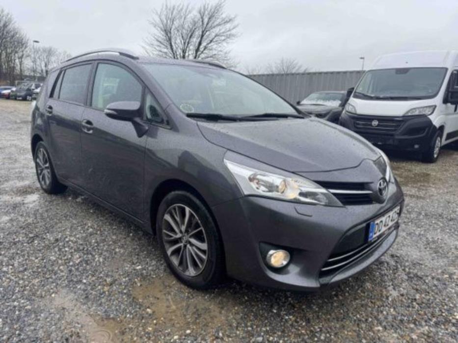 TOYOTA VERSO 2016