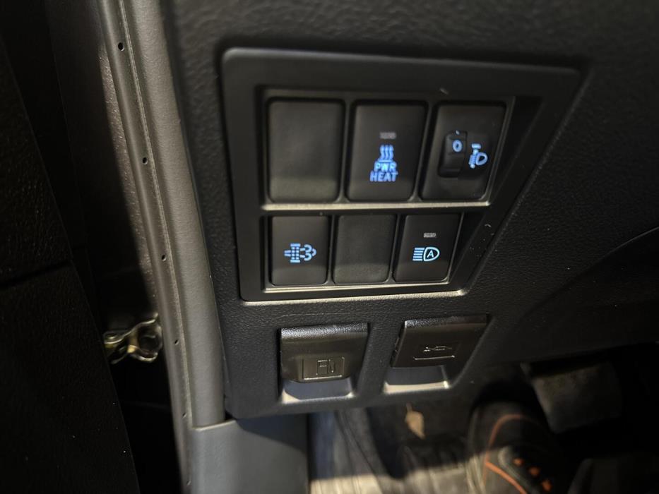 TOYOTA Hilux 2026