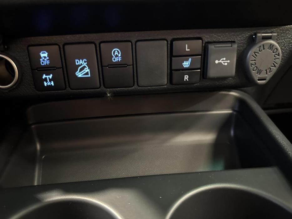 TOYOTA Hilux 2026